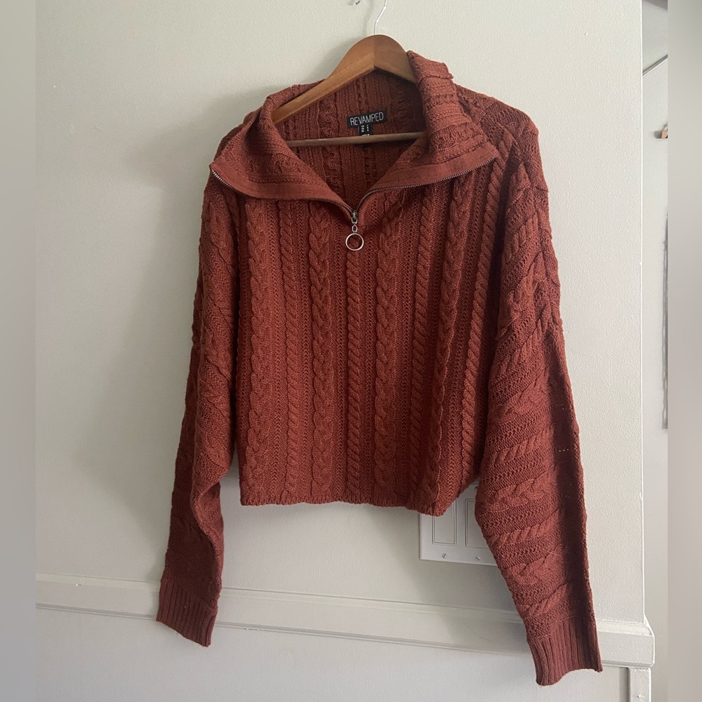 🌸 Revamped 🌸 cropped cable knit sweater